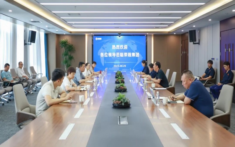 津南区副区长薛彤一行到访QY千亿集团就企业生产运行、科技攻关等调研服务