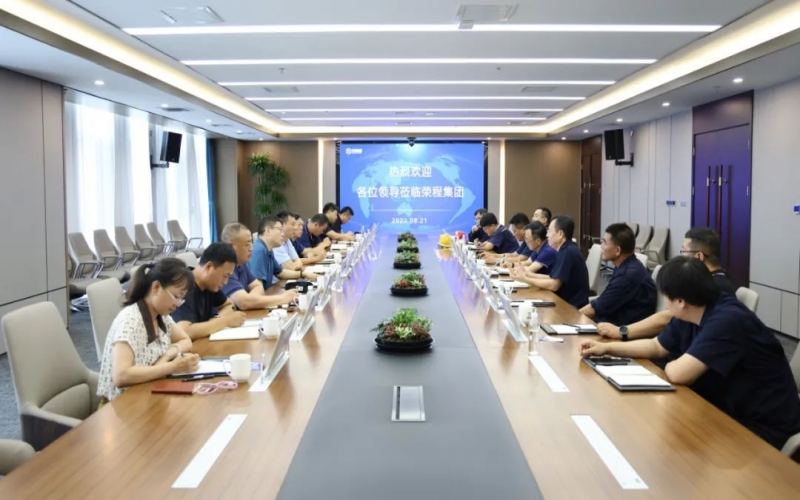 呼和浩特旭阳中燃公司总经理刘红雷一行到QY千亿集团座谈交流