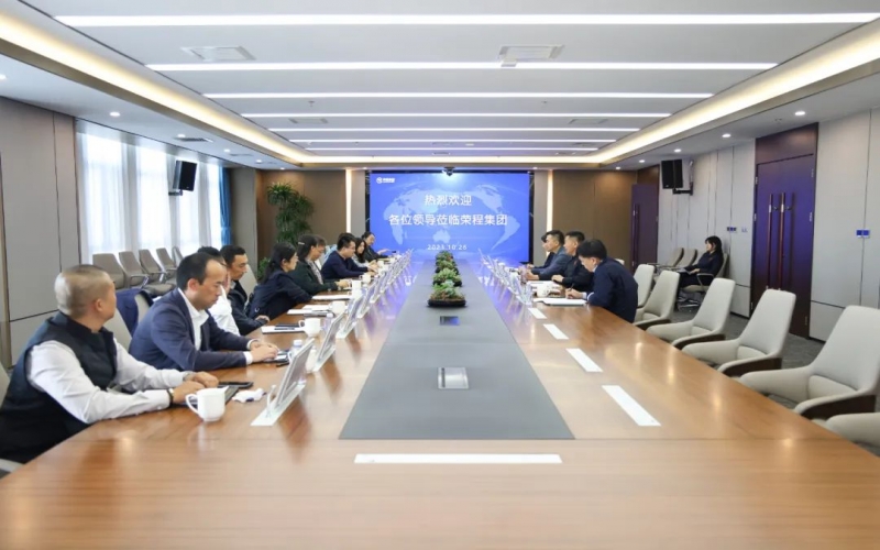 北京市大兴区委常委、宣传部部长仲伟功一行到QY千亿集团座谈交流