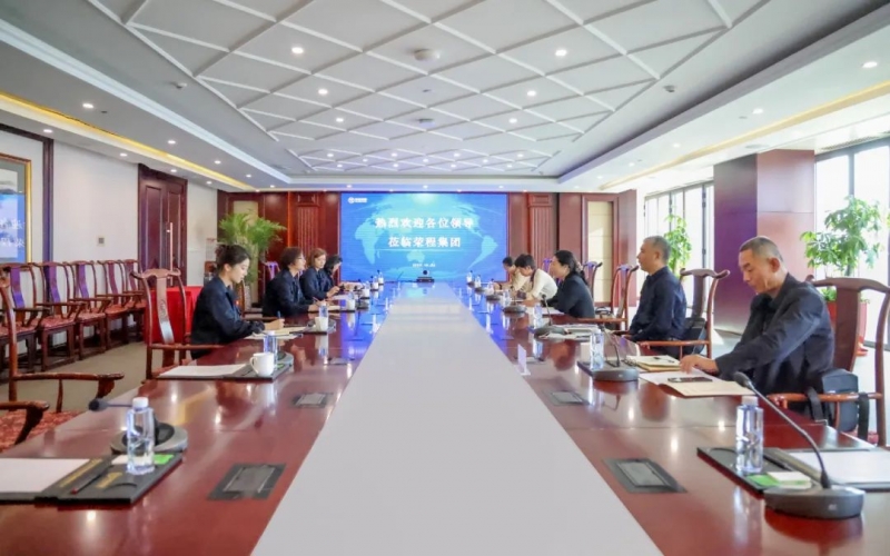 滨海新区红十字会党组书记、副会长任慧一行到QY千亿调研座谈