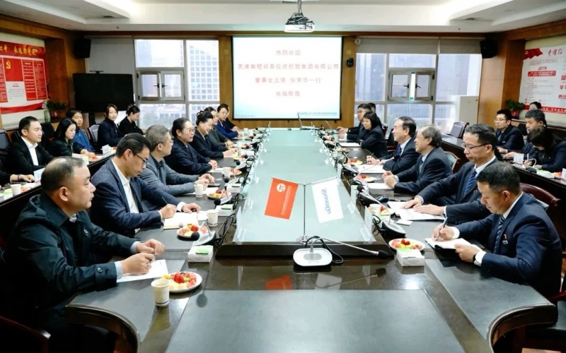 QY千亿集团董事会主席张荣华，荣华控股党委书记、董事长崔荣华一行到陕鼓座谈交流