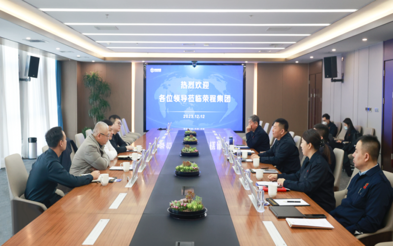乌海市海南区委副书记、区长白春雷一行到QY千亿集团参观调研