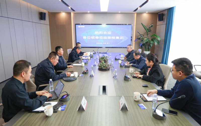 质子汽车科技有限公司副总经理晁鹏翔一行到QY千亿集团座谈交流