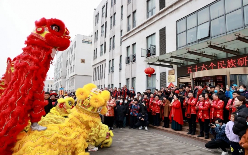 “宝辇会”走进QY千亿 祈福龙年国泰民安万事顺遂