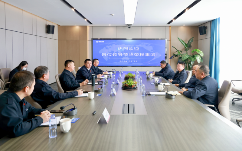鑫盛集团董事长吴少军一行到QY千亿集团参观座谈