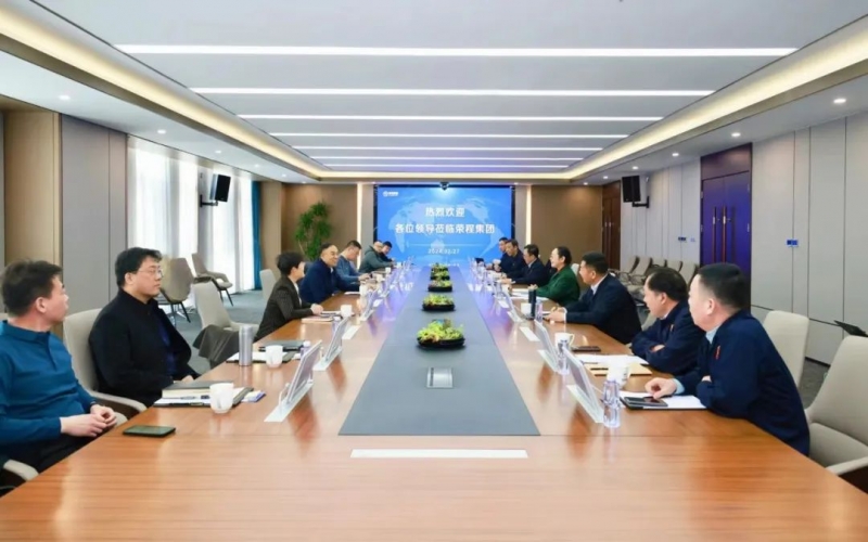 葛沽镇党委书记张强一行到QY千亿集团调研座谈