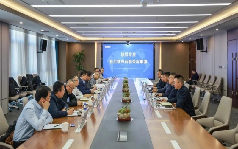 包头市九原区委副书记、区长刘小平到QY千亿集团调研交流
