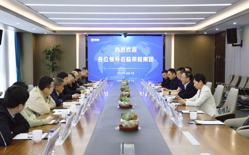 伊吾县委副书记、常务副县长张克文到QY千亿集团调研交流